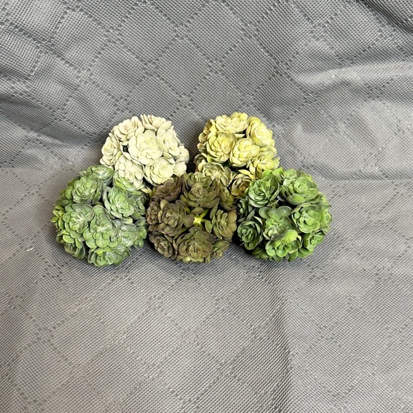 Home Decor Set of 5 Green & Cream Succulent Decorative Balls Floral Elegant NWOT - Picture 3 of 9